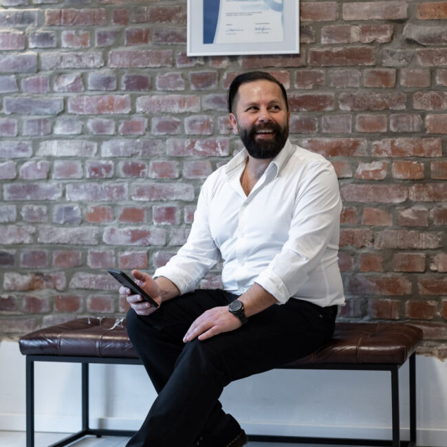 ivc Dania Stempel Businessfotografie sitzende Person